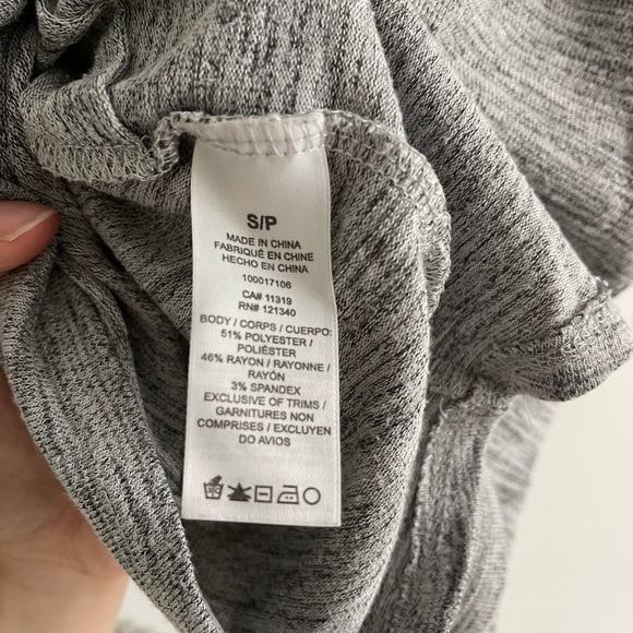 Dynamite Grey Crop Top - Picture 4 of 4